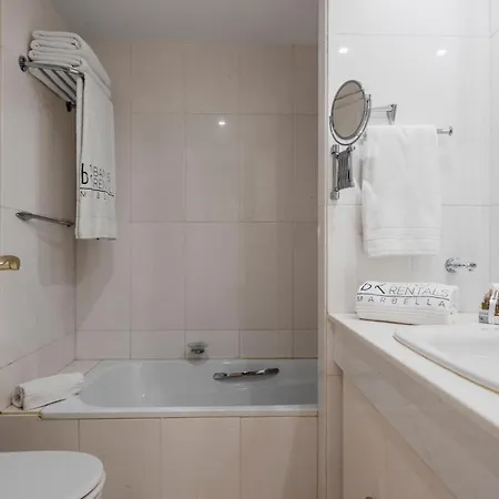 Espacioso Y Encantador En Gaviotas Apartamento Marbella